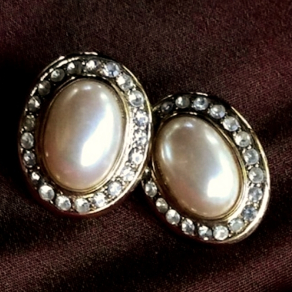 Pierced pearl bridal, prom. or any special event.